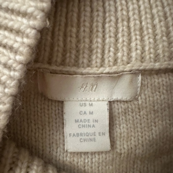 H&M Cream Cable Knit Turtleneck Sweater - Picture 3 of 3